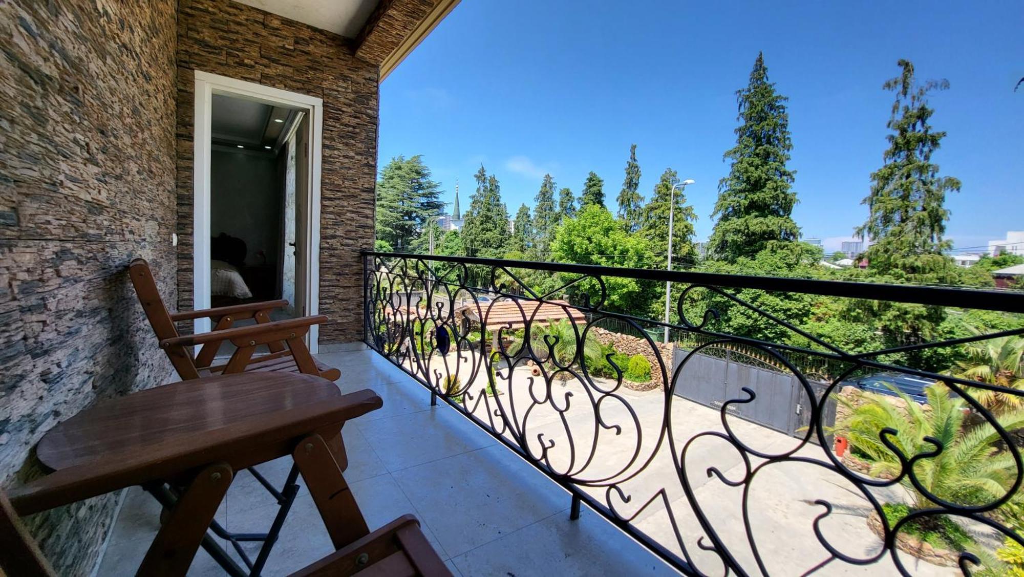 Guesthouse Gocha Beridze Batumi Exterior photo